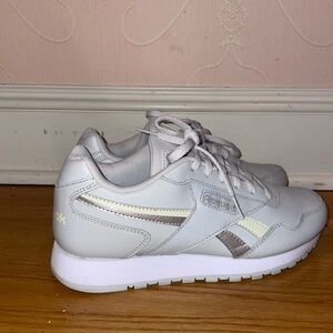 Light grey rebook classics sneakers